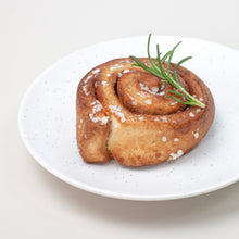 Load image into Gallery viewer, 봄가치 피너츠 세라믹 디저트접시 귀여운 원형 신혼부부 예쁜그릇 집들이선물그릇 찬기