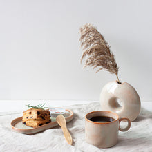 Load image into Gallery viewer, 봄가치 365 세라믹 화병은 한국에서 제조한 핸드메이드 도자기입니다. 365 Ceramic Vase is handmade ceramics made in Korea.
