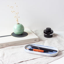 Load image into Gallery viewer, 봄가치 365 세라믹 라운드 화병은 한국에서 제조한 핸드메이드 도자기입니다. 365 Ceramic Round Vase is handmade ceramics made in Korea.