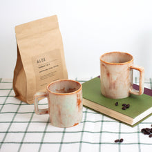 Load image into Gallery viewer, 봄가치 365 세라믹 스퀘어 머그는 한국에서 제조한 핸드메이드 도자기입니다. 365 Ceramic Square Mug is handmade ceramics made in Korea.