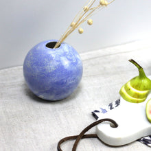 Load image into Gallery viewer, 봄가치 365 세라믹 라운드 화병은 한국에서 제조한 핸드메이드 도자기입니다. 365 Ceramic Round Vase is handmade ceramics made in Korea.