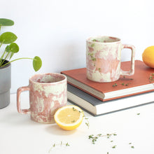 Load image into Gallery viewer, 봄가치 365 세라믹 스퀘어 머그는 한국에서 제조한 핸드메이드 도자기입니다. 365 Ceramic Square Mug is handmade ceramics made in Korea.