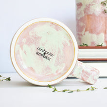 Load image into Gallery viewer, 봄가치 365 세라믹 스퀘어 머그는 한국에서 제조한 핸드메이드 도자기입니다. 365 Ceramic Square Mug is handmade ceramics made in Korea.